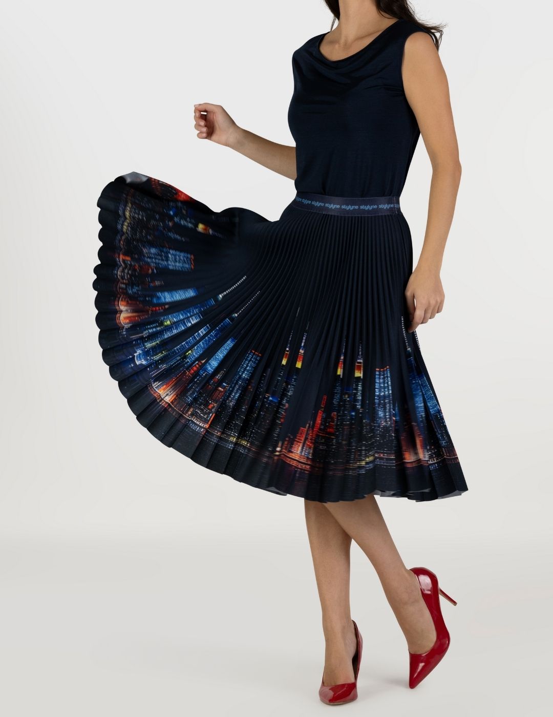 NY Skyline Medium Pleated Skirt