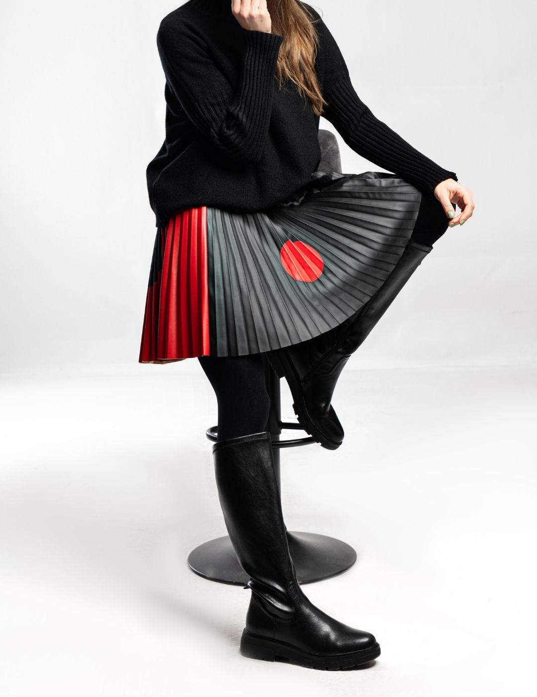 Къса плисирана пола от еко кожа "Калинка"