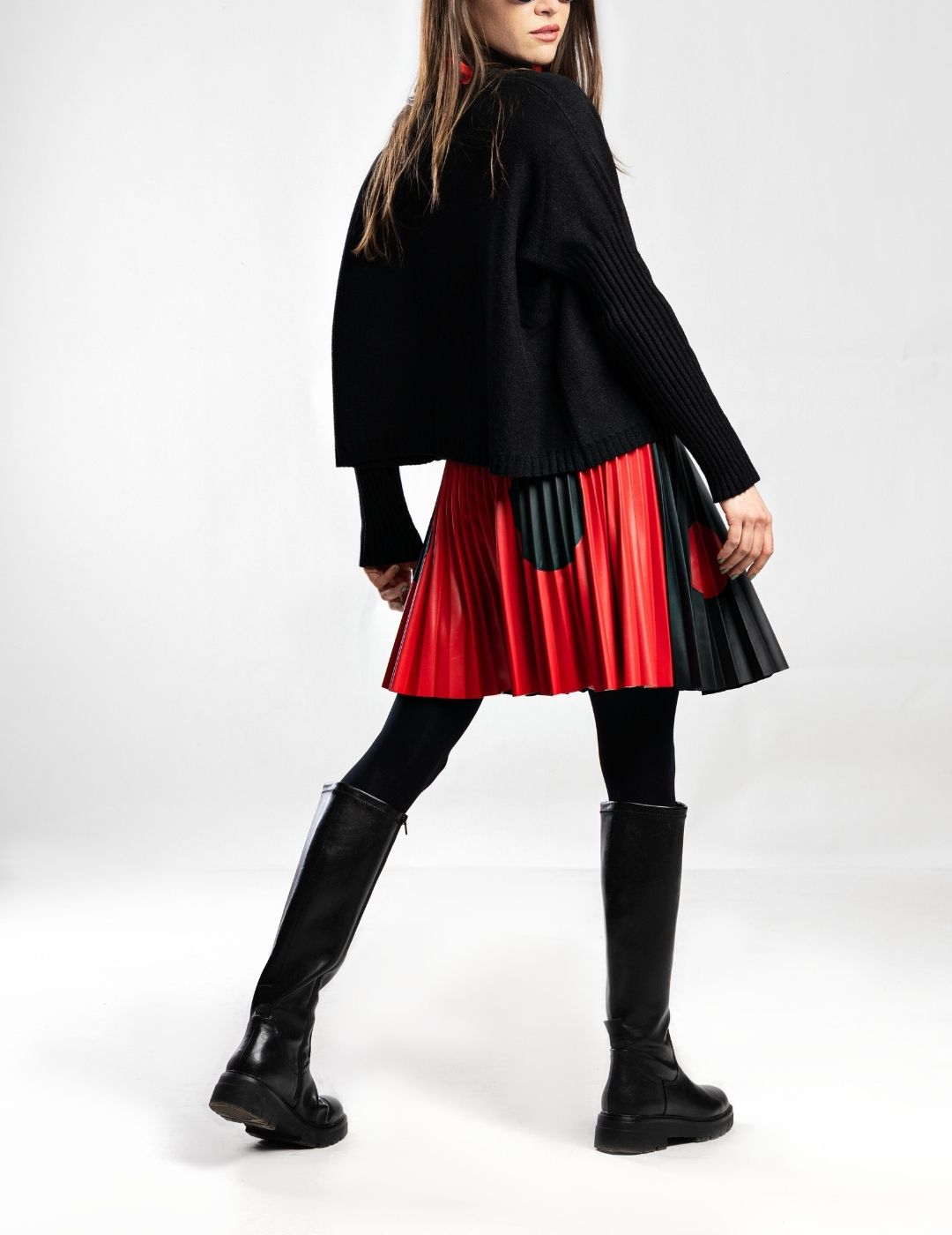 Къса плисирана пола от еко кожа "Калинка"