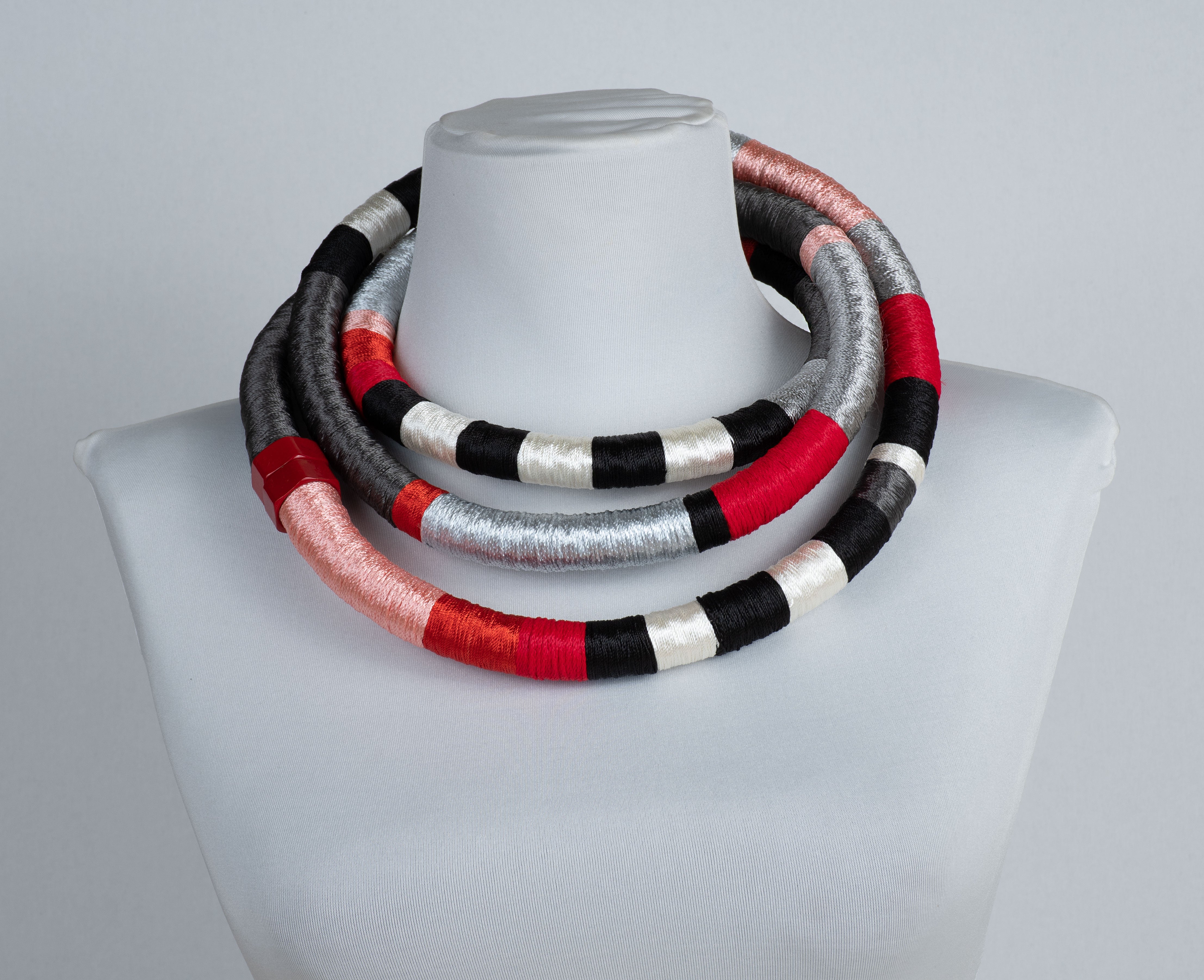 Kia Fil x Stylyne Loop Necklace