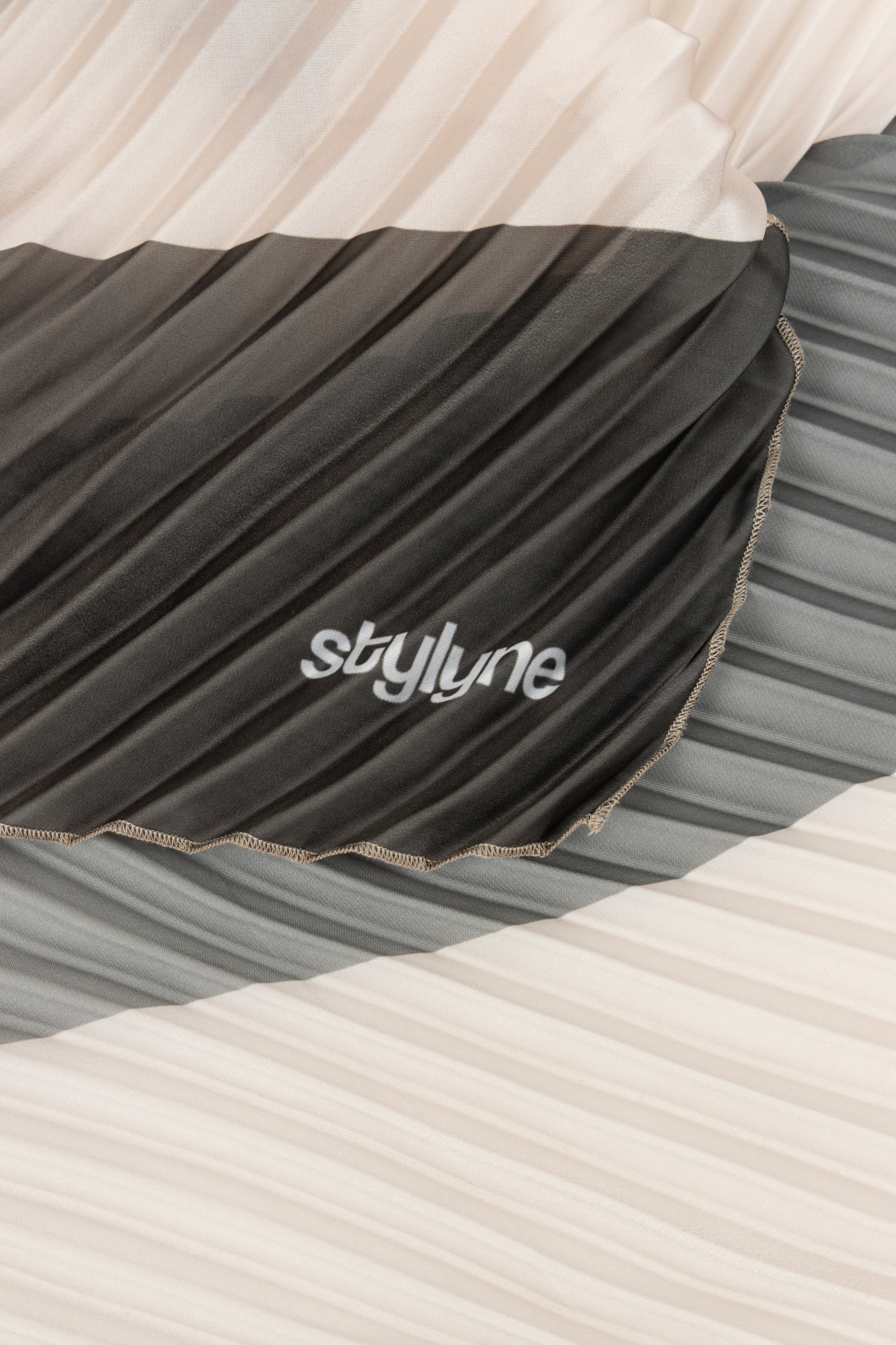 Rosewood Long Pleated Scarf